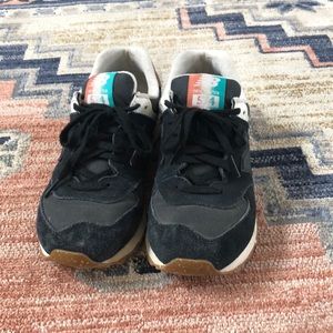 New balance tennis shoes